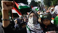 Militer Israel terus membombardir Jalur Gaza, dengan jumlah korban tewas bertambah menjadi sedikitnya 710 orang.