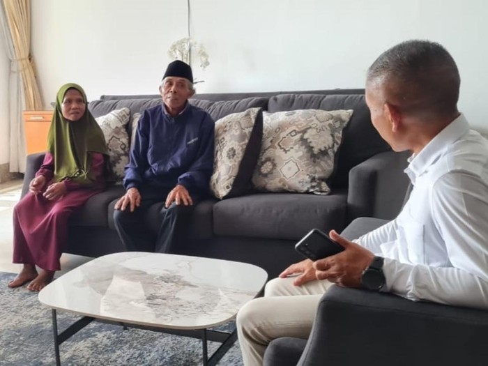 Anggota DPR RI juga eks Bupati Batang, Yoyok Riyo Sudibyo, mempertemukan eks TKW Ribut Uripah dengan keluarga di Jakarta, Jumat (21/3/2025).