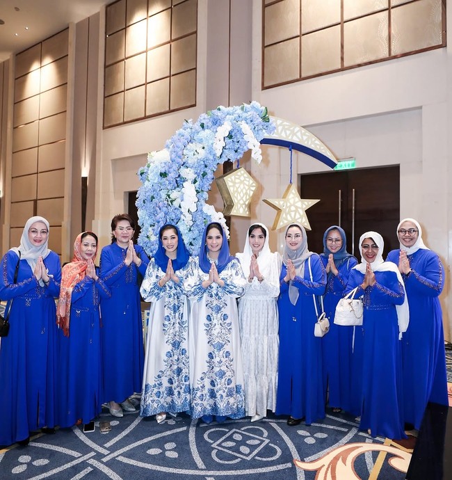 “Srikandi Demokrat menghadiri buka puasa bersama @pdemokrat,” tulis Annisa di Instagram. Foto: Instagram/@annisayudhoyono