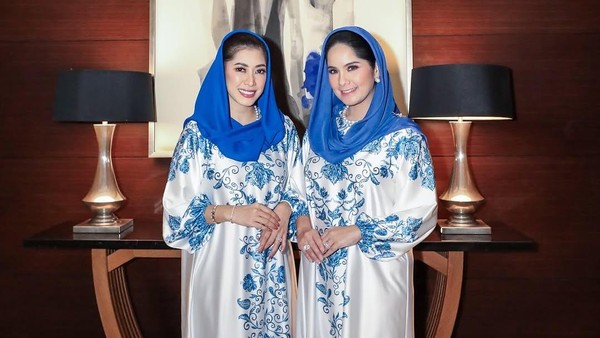 7 Gaya Kompak Annisa Pohan dan Aliya Rajasa, Dua Menantu SBY Berbaju Kembar