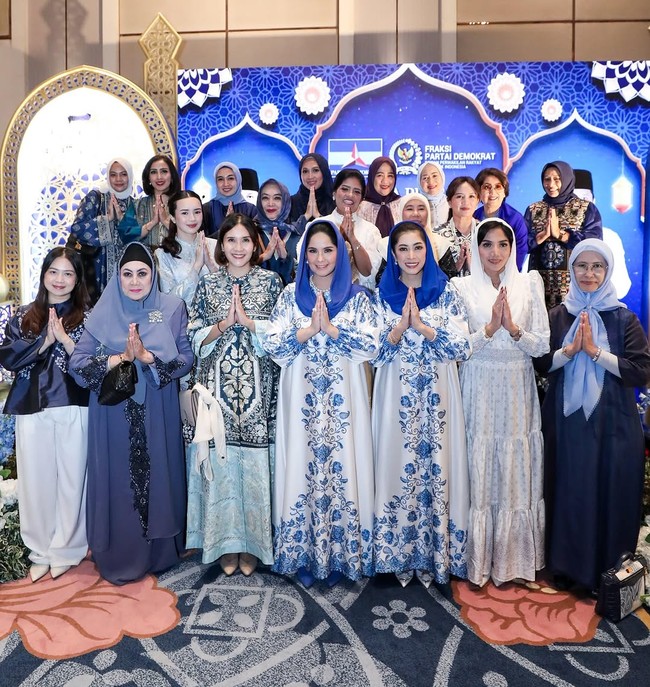 Annisa Pohan dan Aliya Rajasa menghadiri buka puasa bersama pengurus Partai Demokrat. Keduanya mendampingi suami Medreka, Agus Harimurti dan Edhie Baskoro. Foto: Instagram/@annisayudhoyono