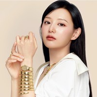 Chemistry antara Kim Soo Hyun dan Kim Ji Won dalam drama Queen of Tears memicu spekulasi bahwa mereka menjalin hubungan di dunia nyata. Spekulasi ini semakin kuat setelah Kim Soo Hyun mengunggah foto dengan pose yang mirip dengan Kim Ji Won saat menghadiri acara Dior di Taiwan. Namun, ketika seorang penggemar meminta Kim Soo Hyun untuk menikahi Kim Ji Won melalui aplikasi Bubble, sang aktor menanggapinya dengan candaan, dan kemudian meminta para penggemarnya menikmati drama sebagai drama. Foto: Instagram