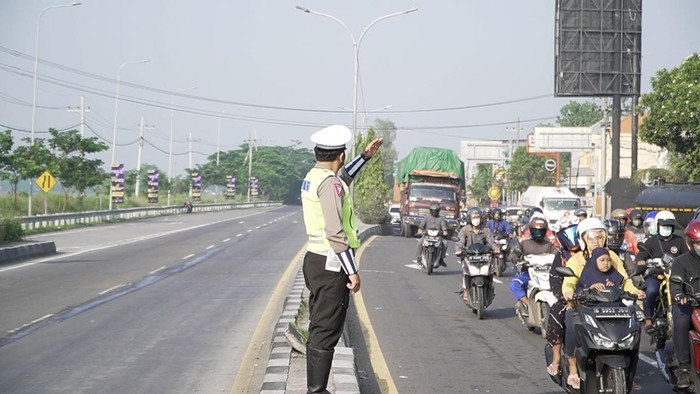 Arus lalin di Gresik rawan macet dan banjir jadi perhatian polisi