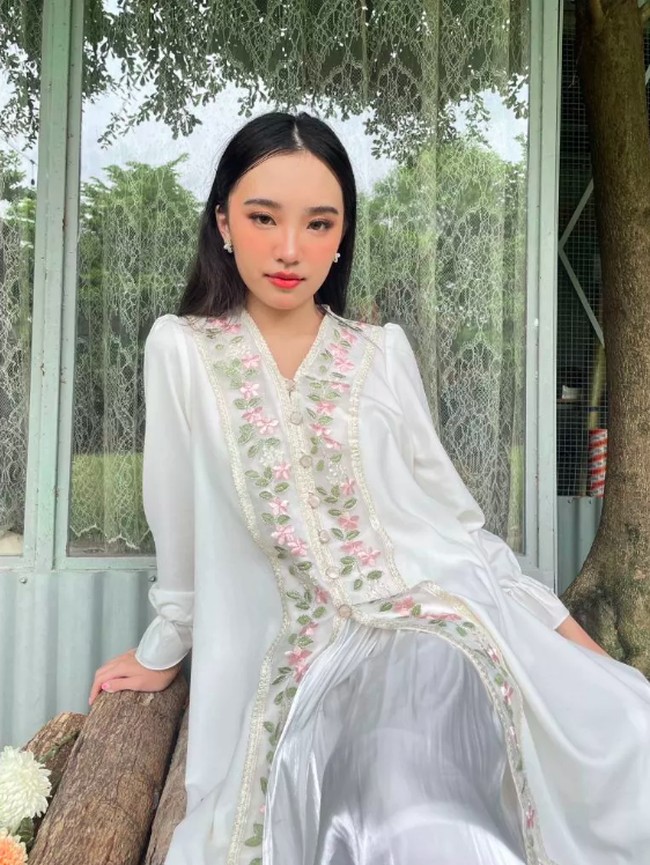 atasan putih lebaran 2025