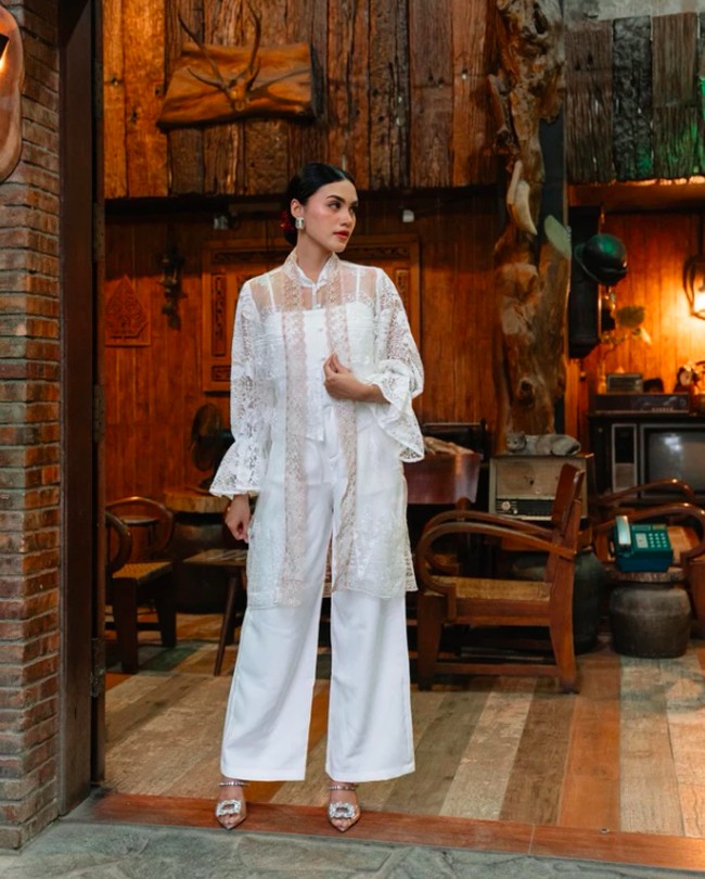 atasan putih lebaran 2025