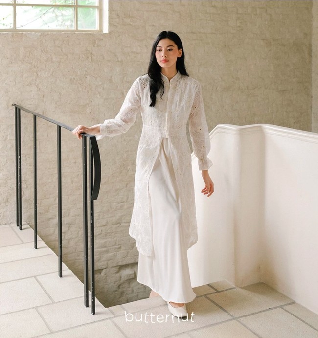 atasan putih lebaran 2025