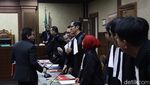 Bacakan Eksepsi, Hasto Minta Dibebaskan
