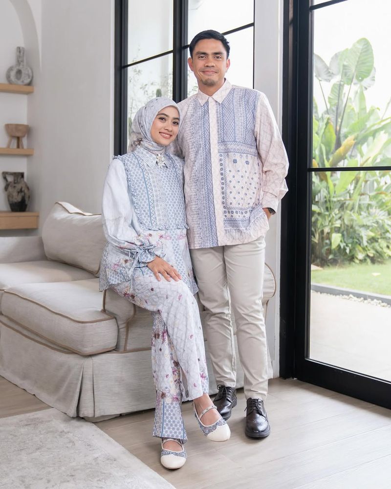 Baju Motif Nuansa Warna Cerah