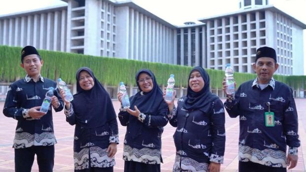 Bantuan Umrah & Beasiswa ke Marbot Istiqlal