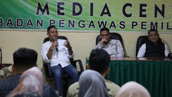Bawaslu Jambi dalam memberikan arahan ke panwascam di Bungo jelang PSU