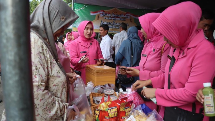 Bazar Ramadan Polri Presisi 2025 di Kota Probolinggo