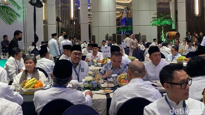 Dasco menghadiri acara bukber di NasDem Tower