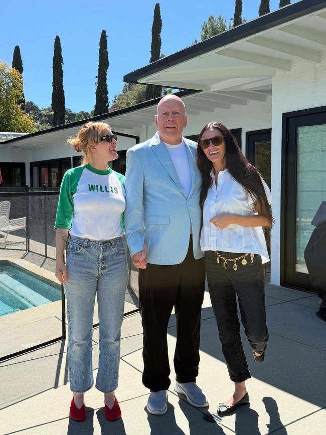 Dalam unggahan Demi, Bruce Willis terlihat berkumpul dengan istri, anak-anak juga cucunya. “Happy birthday, BW! We love you,” tulis aktris ‘The Substance’ tersebut. Foto: Instagram @demimoore