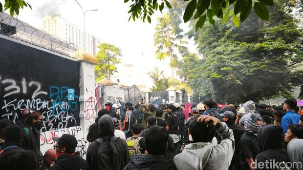 Demo tolak UU TNI di Bandung.