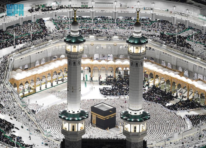 Muslims pray on the month of Ramadan in the Grand Mosque in the holy city of Mecca, Saudi Arabia, March 20, 2025. Saudi Press Agency/Handout via REUTERS    THIS IMAGE HAS BEEN SUPPLIED BY A THIRD PARTY. MANDATORY CREDIT