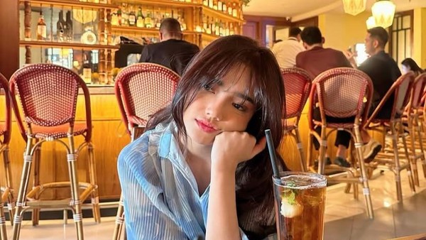 Gaya Imut Fuji saat Kulineran di Malaysia dan Jepang