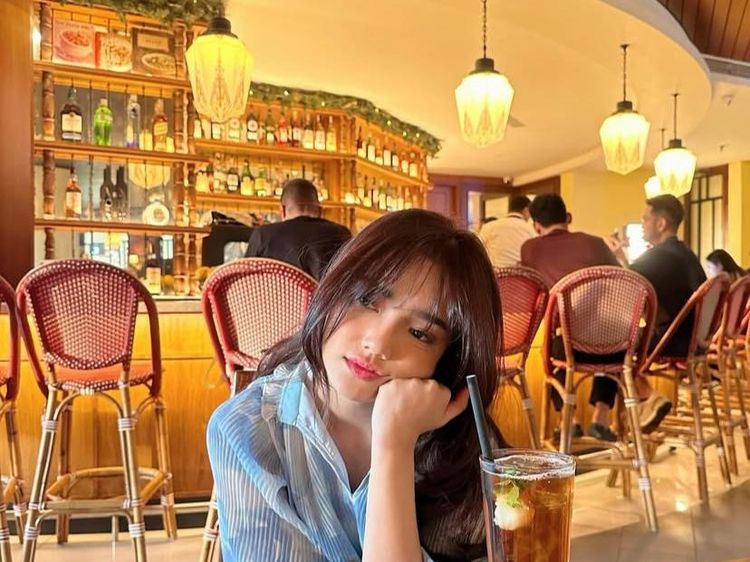 Gaya Imut Fuji saat Kulineran di Malaysia dan Jepang