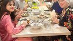 Gaya Imut Fuji saat Kulineran di Malaysia dan Jepang