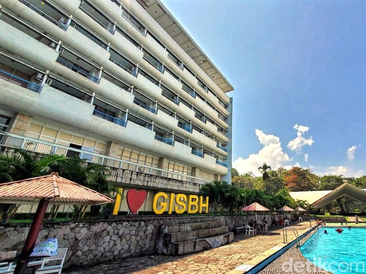 Menikmati Indahnya Hotel Legendaris Rancangan Soekarno di Palabuhanratu