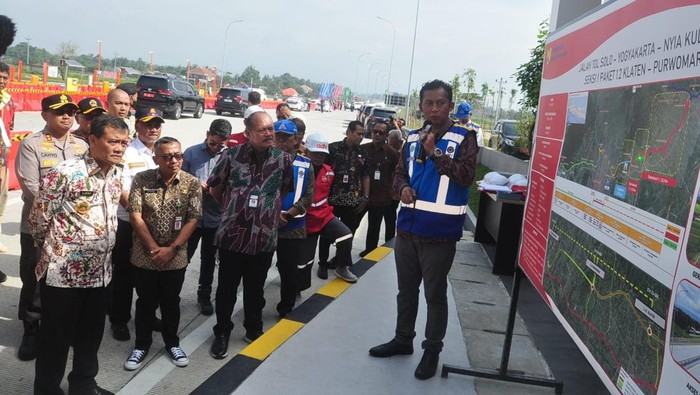 Gubernur Jateng, Ahmad Luthfi (kiri), Jumat (21/3/2025).