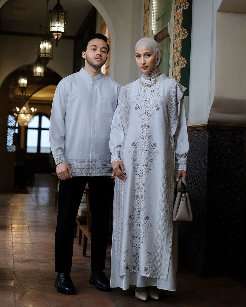 Ide baju couple lebaran nuansa putih.