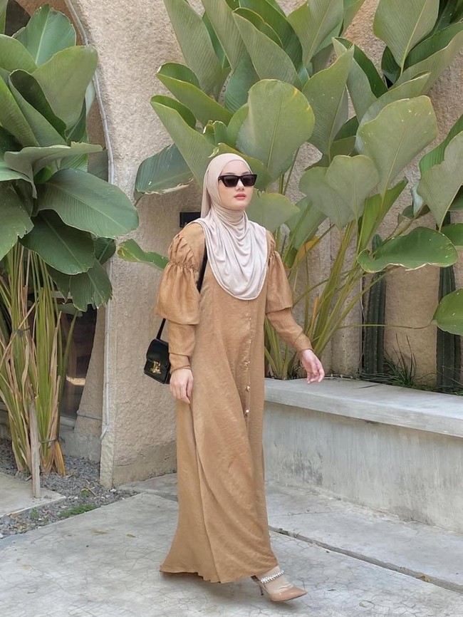 Inspirasi Baju Lebaran dengan Gamis dari Selebriti Inspirasi Baju Lebaran dengan Gamis dari Selebriti