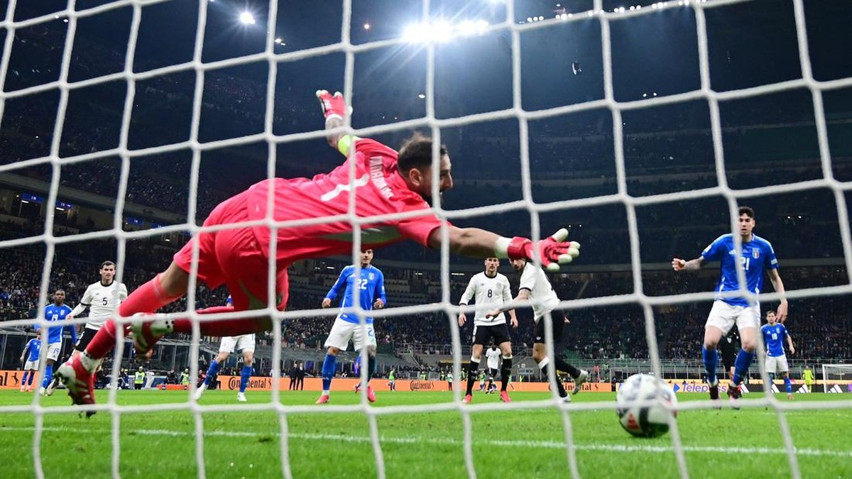 Italia dikalahkan Jerman 1-2 di leg pertama perempatfinal UEFA Nations League (Foto: REUTERS/Daniele Mascolo)