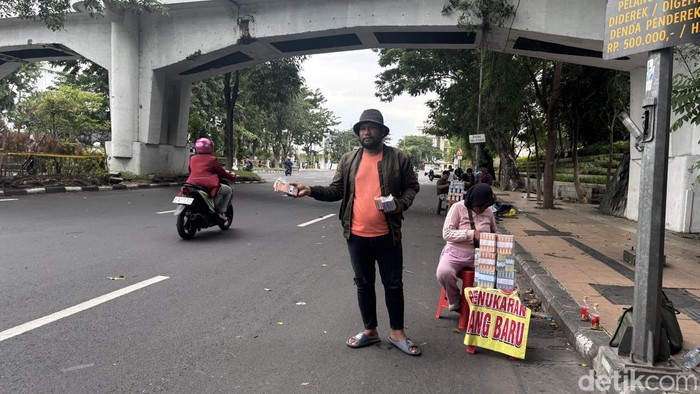 Jasa penukaran uang baru di Surabaya
