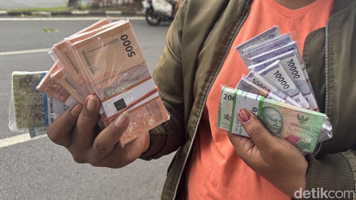 Jasa penukaran uang baru di Surabaya