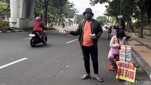 Jasa Tukar Uang Mulai Menjamur di Surabaya