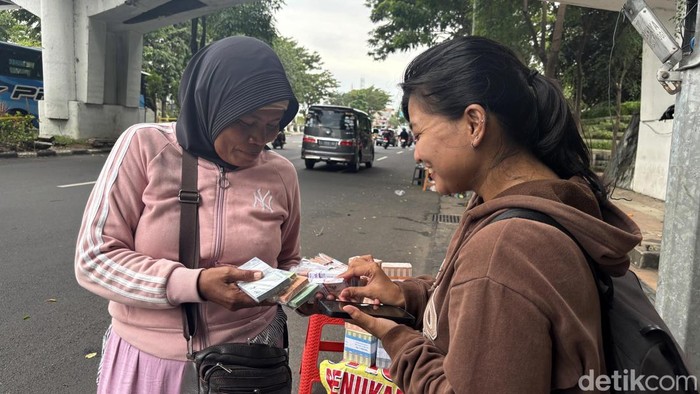 Jasa penukaran uang baru di Surabaya