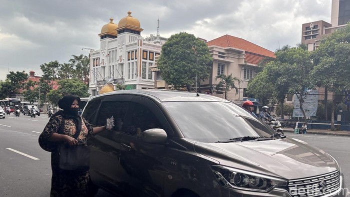 Jasa penukaran uang baru di Surabaya