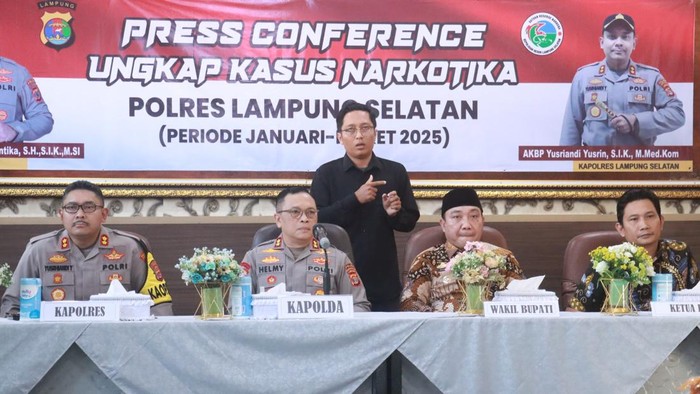 Kapolda Lampung, Irjen Helmy Santika saat merilis kasus narkoba.