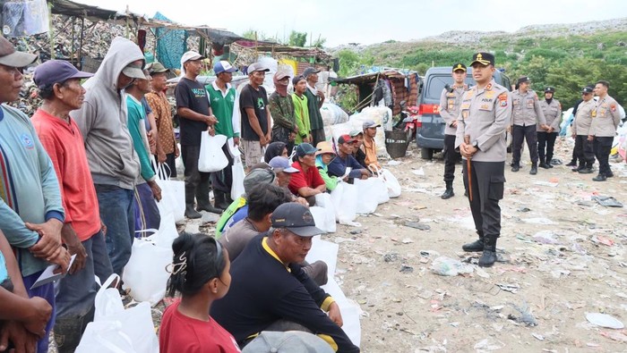 Kapolres AKBP Bramastyo Priaji saat di TPA Pojok