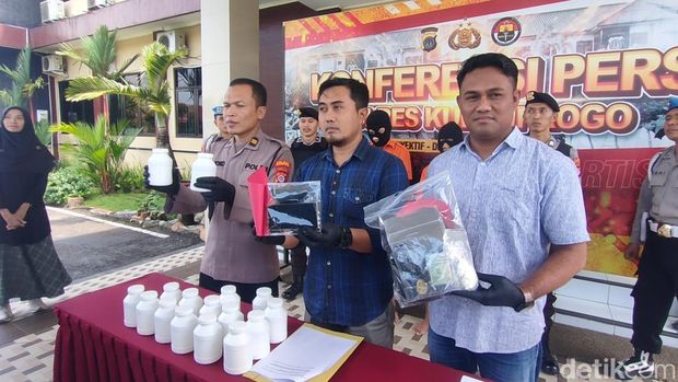 Jumpa pers pengungkapan kasus peredaran pil sapi di Mapolres Kulon Progo, Jumat (21/3/2025).