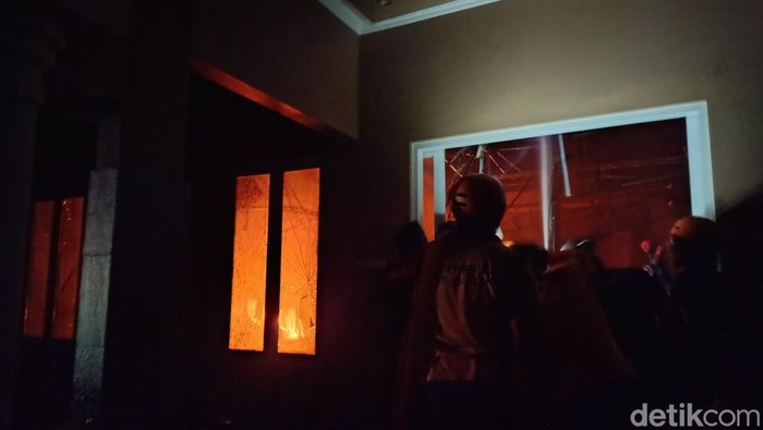 Kebakaran kantor Kemenag Demak, Jumat (21/3/2025) dini hari.