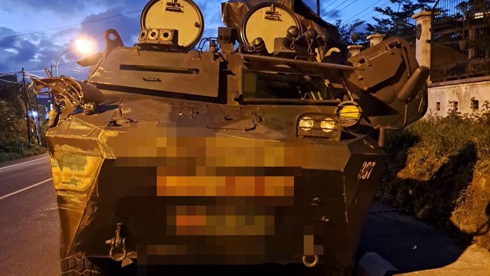 Kendaraan militer Pindad Anoa milik TNI yang terlibat kecelakaan di Semarang, Kamis (20/3/2025).