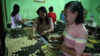 Saat ini harga kue naik Rp 5.000 dikarenakan harga bahan baku yang naik.
