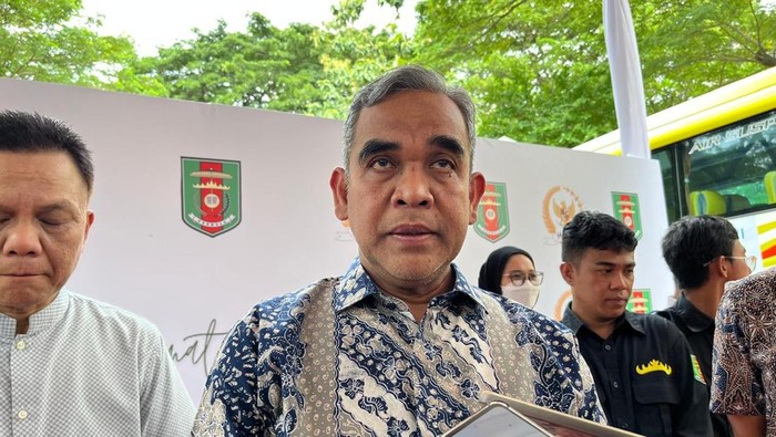 Ketua MPR Ahmad Muzani usai pelepasan peserta mudik di kawasan GBK, Senayan, Jakarta, Jumat (21/3/2025).