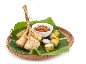 6 Tips Beli Ketupat atau Lontong Matang yang Kualitasnya Bagus