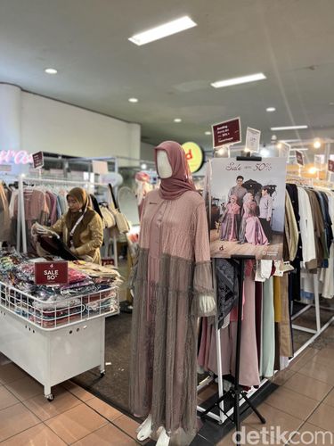 Koleksi sarimbit keluarga di Indonesia Hijabfest 2025, Sabuga Bandung