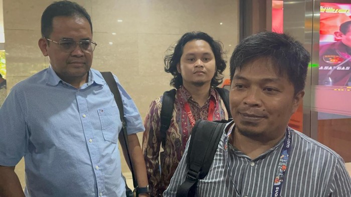 Koordinator KKJ, Erick Tanjung bersama perwakilan redaksi Tempo di Bareskrim