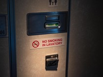 Penumpang Ketahuan Ngevape di Toilet Pesawat, Pilot Ancam Putar Balik