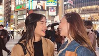 Mantan kekasih Thariq Halilintar itu mengatakan ada beberapa pekerjaan yang belum mendapatkan bayaran atas jerih payahnya. Fuji saat berada di luar negeri, sepertinya di Jepang.