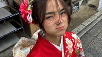 Fuji An berpakaian kimono.