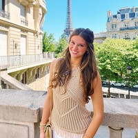 “Aku suka semua komentar yang menyindirku, bilang dia sedang dalam perjalanan ke Lululemon atau dia pasti sangat kebelet. Aku tidak terlalu tersinggung,” kata Lily. Foto: Instagram