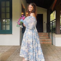 Uniknya, hari itu LIly dua kali ditangkap karena ketahuan berkendara dengan kecepatan tinggi saat menuju acara ulang tahun teman. Lily bahkan sempat diborgol dan dibawa dengan mobil polisi. Foto: Dok Instagram Lily Stewart