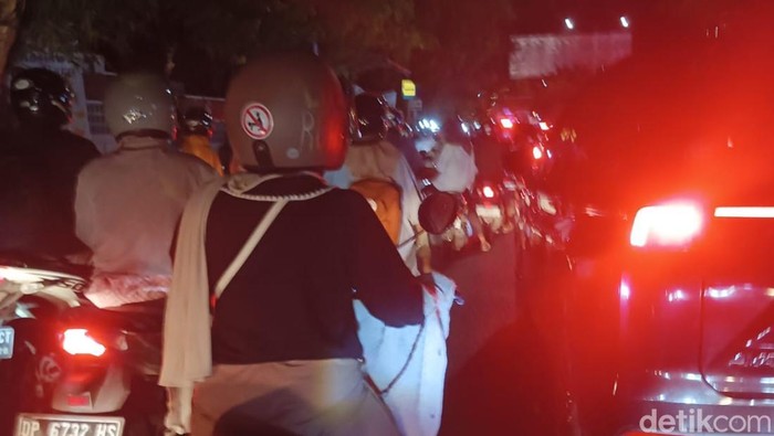 Macet parah dari arah Jalan Urip Sumoharjo menuju Jalan Perintis Kemerdekaan Kota Makassar.