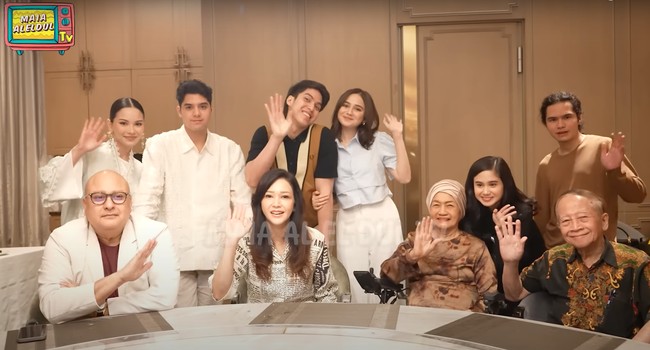 Punya paras good looking semua, penampilan Maia dan keluarganya pun banjir pujian. Ditambah ketiga calon mantunya, Alyssa, Syifa, dan Tissa yang selalu tampil tak kalah memukau. Foto: YouTube/MAIA ALELDUL TV