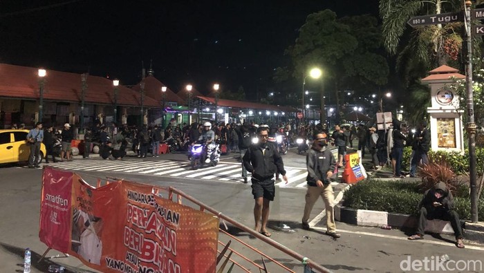 Massa demo tolak UU TNI di Jogja membubarkan diri, Jumat (21/3/2025).